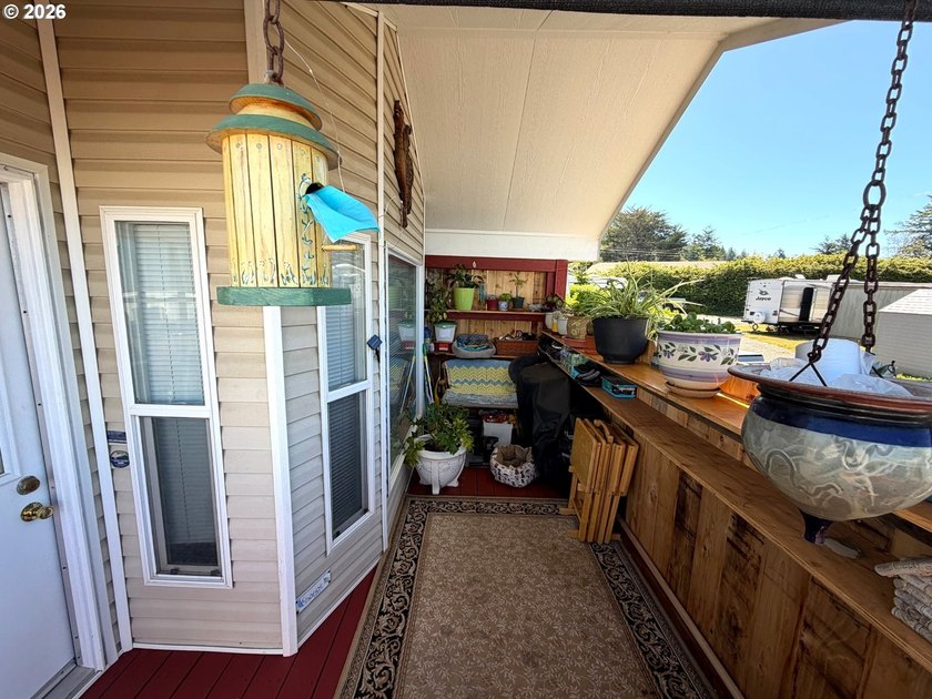 Updated 2004 park model located in the 55+ Chetco RV Park. This - photo 17