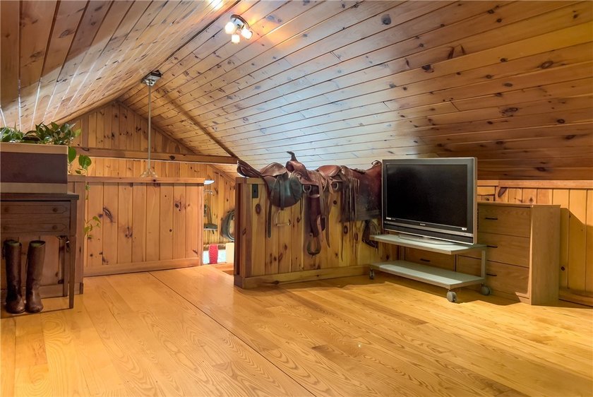 Escape to your own private woodland sanctuary set on 5 acres in - photo 31
