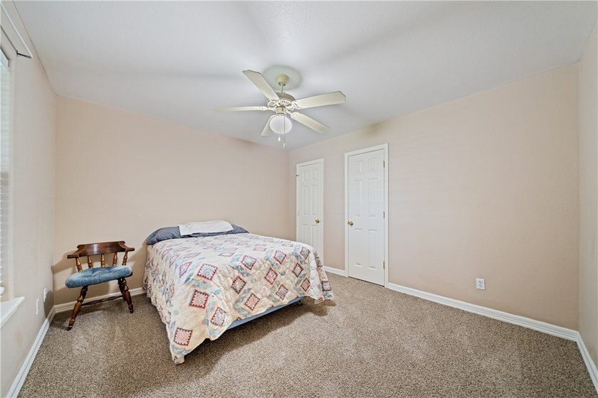 Welcome to McKinzie Townhomes #10, a beautifully maintained - photo 15