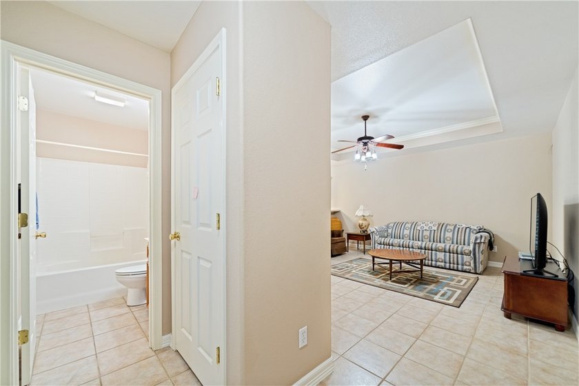 Welcome to McKinzie Townhomes #10, a beautifully maintained - photo 17