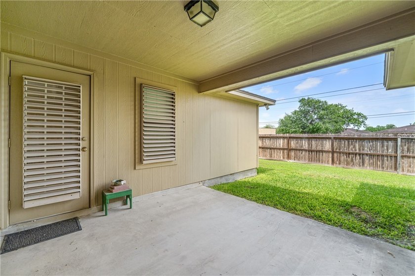 Welcome to McKinzie Townhomes #10, a beautifully maintained - photo 20