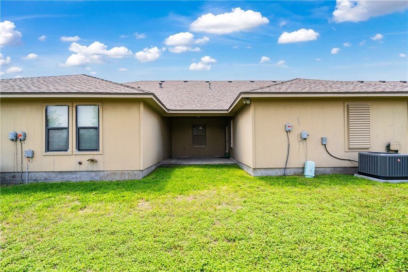 Welcome to McKinzie Townhomes #10, a beautifully maintained - photo 21