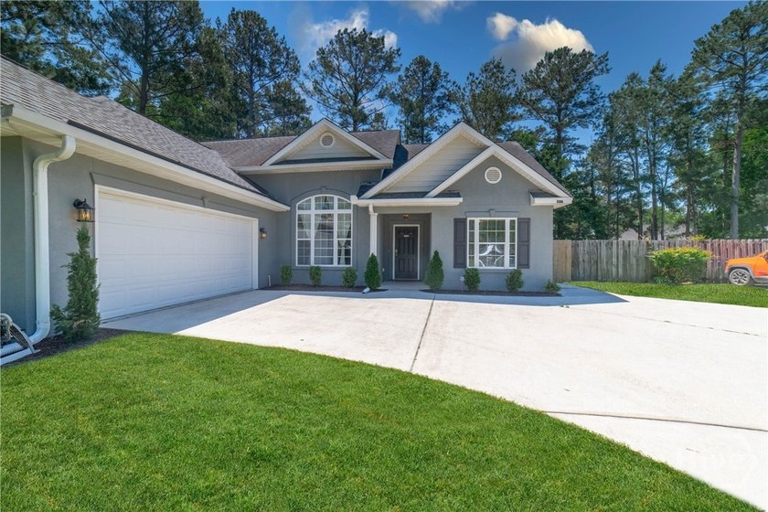 BACK ON MARKET AT NO FAULT TO SELLER! This spacious home offers - photo 3