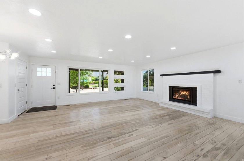 Completely reimagined Alpine home on a spacious 0.54-acre lot - photo 7