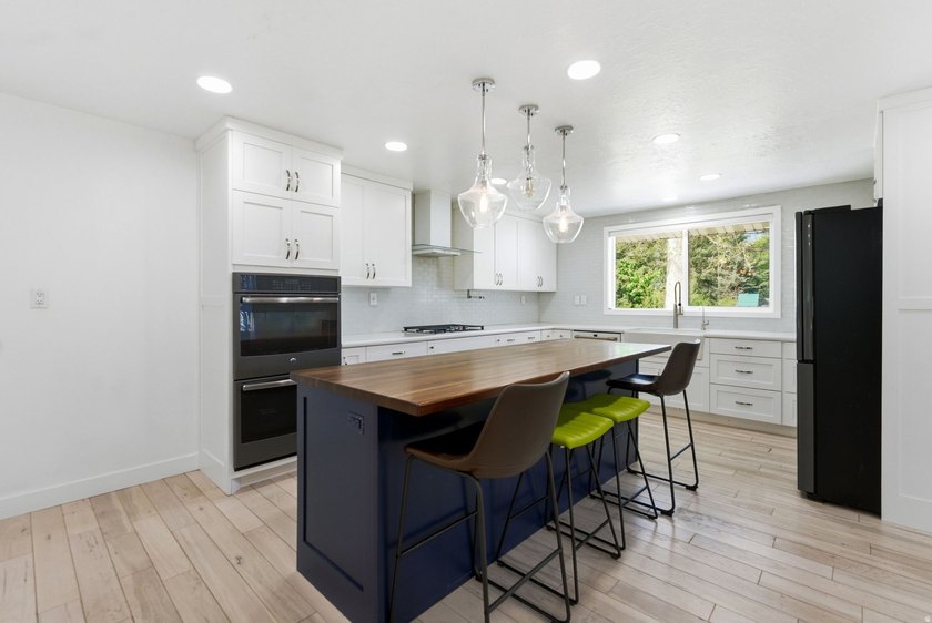 Completely reimagined Alpine home on a spacious 0.54-acre lot - photo 10