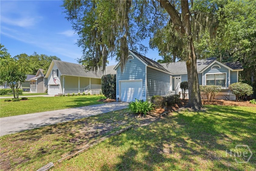 Welcome to Wilmington Island living! This well-maintained - photo 3
