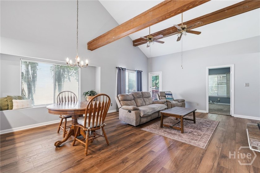 Welcome to Wilmington Island living! This well-maintained - photo 8