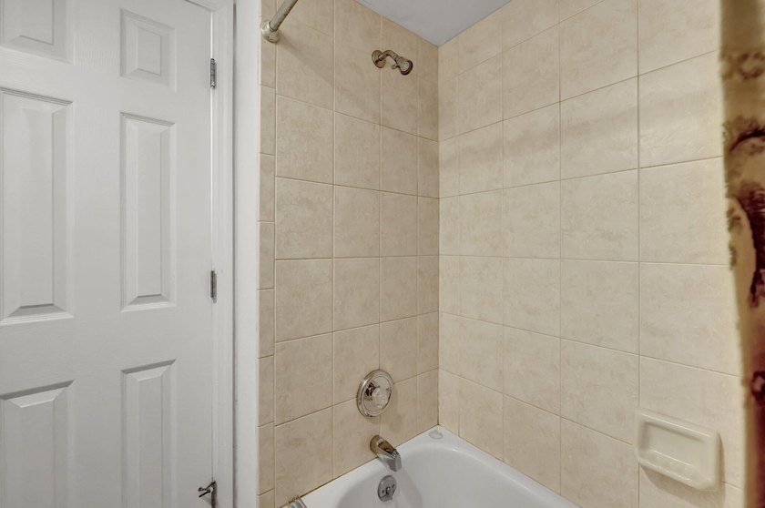 Beautiful 3 bedroom 2 bath furnished ''Catamaran I '' condo at - photo 27