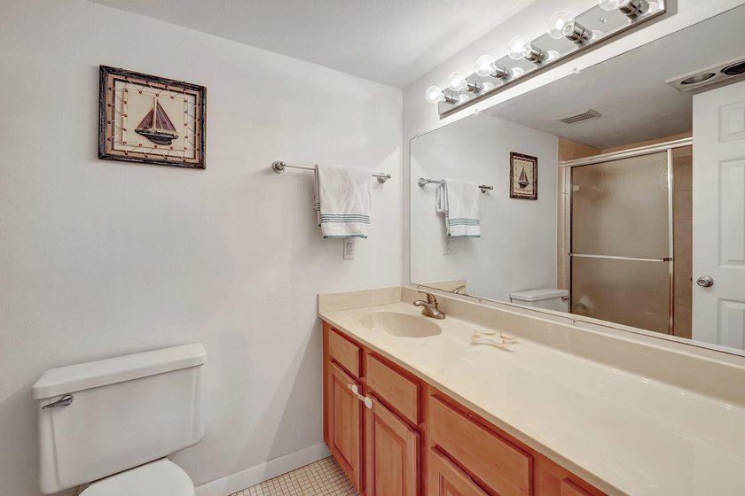 Beautiful 3 bedroom 2 bath furnished ''Catamaran I '' condo at - photo 32
