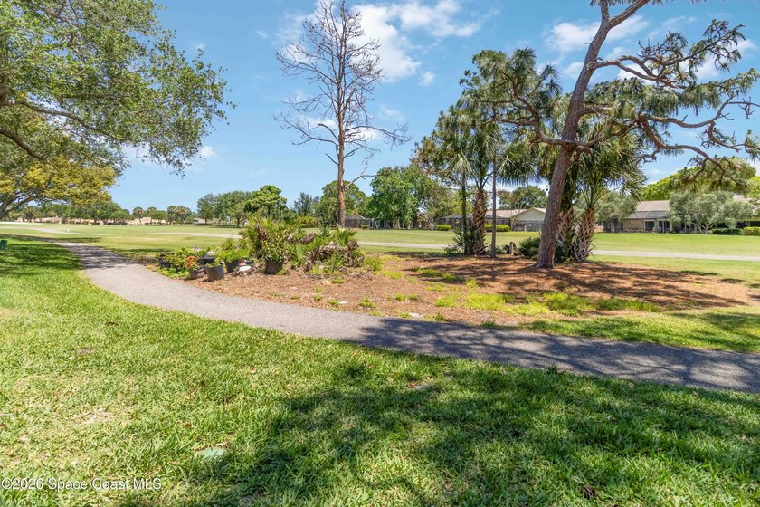 Enjoy views of the 16th &amp; 17th holes of the exclusive Suntree - photo 34