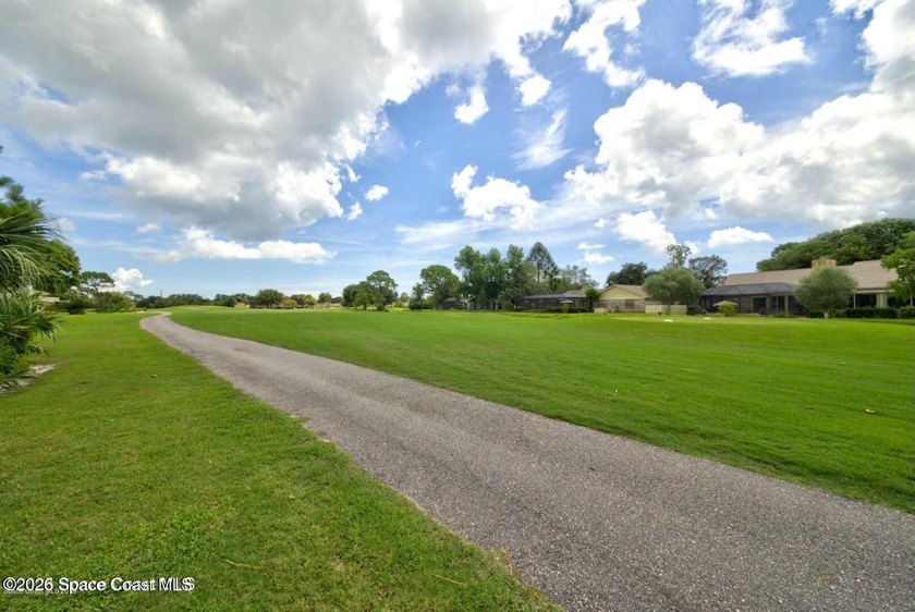 Enjoy views of the 16th &amp; 17th holes of the exclusive Suntree - photo 35