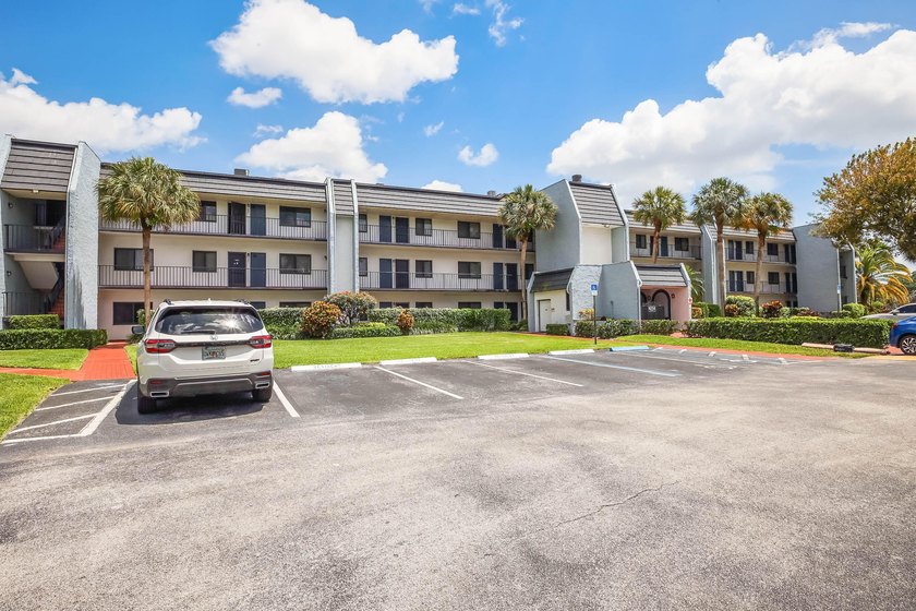 Beautiful 1-bedroom condo featuring updated flooring and a - photo 15
