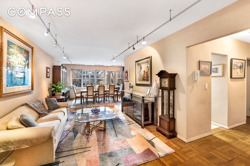 80 East End Avenue, 3HJ is a spacious and versatile apartment - photo 2