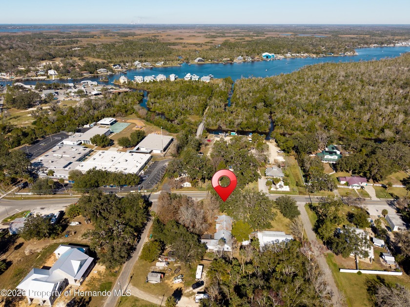 Riverworks Property is a rare and unique Old Homosassa compound - photo 2