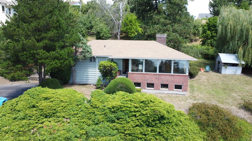 Live on top of the world in Camas, Washington. This rare, nearly - photo 2
