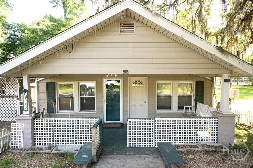 Investor Special in Garden City! This 2-bedroom, 1-bath home - photo 4