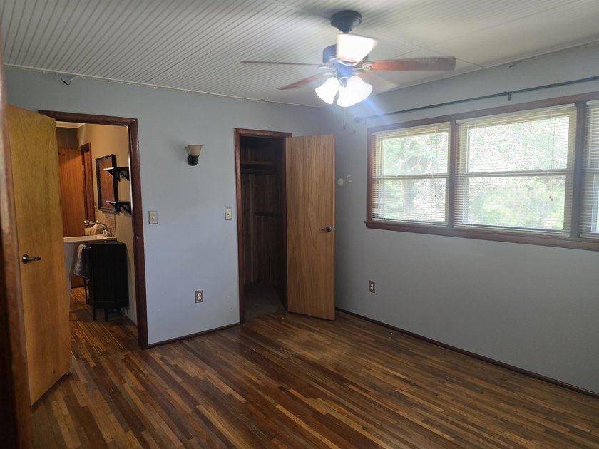 LOCATION, LOCATION! This spacious ranch-style home offers 4 - photo 16
