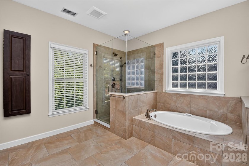 Welcome home to this pristine, one-owner full brick residence - photo 24