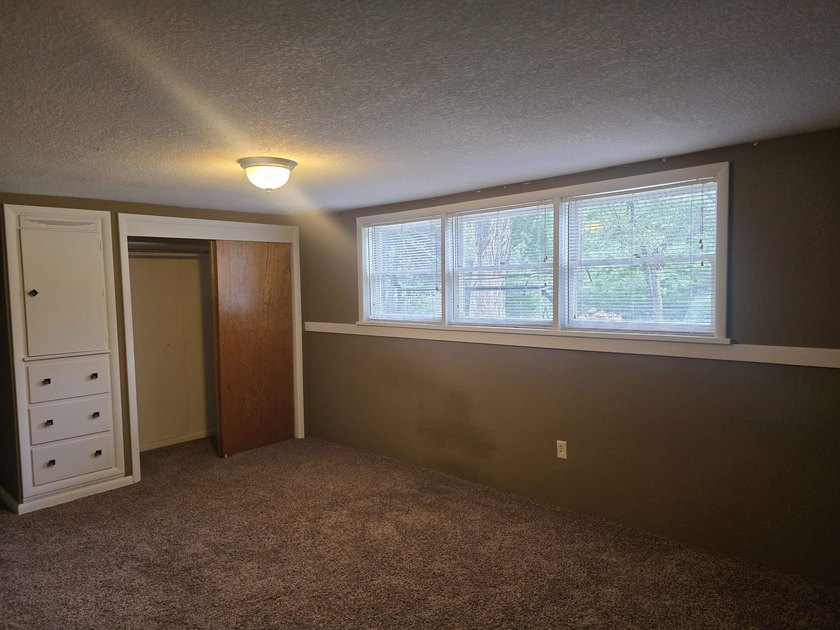 LOCATION, LOCATION! This spacious ranch-style home offers 4 - photo 28
