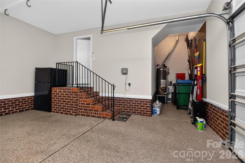 Welcome home to this pristine, one-owner full brick residence - photo 38