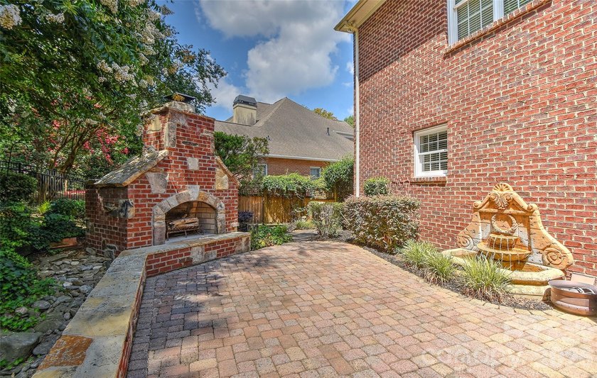 Welcome home to this pristine, one-owner full brick residence - photo 39
