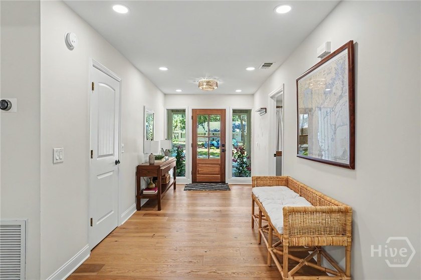 Rare opportunity to own a completely updated, designer-style - photo 6