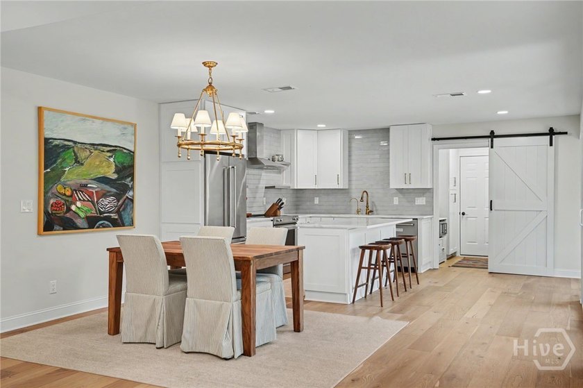 Rare opportunity to own a completely updated, designer-style - photo 10