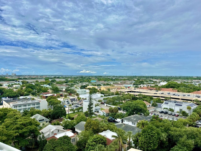 This 12th-floor unit in The Slade offers breathtaking views of - photo 31