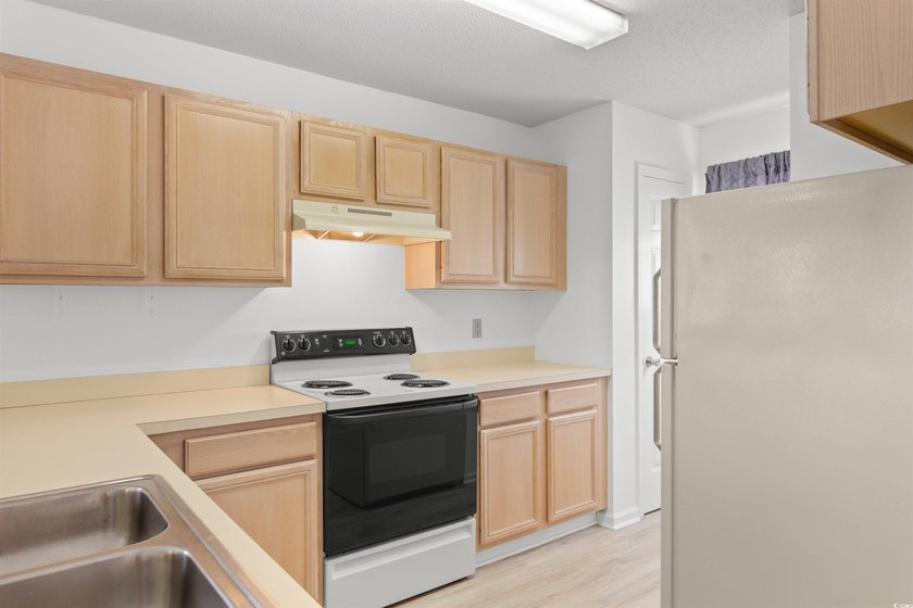 Do to no fault of the seller, this condo is back on the market - photo 11