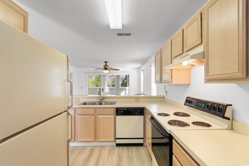 Do to no fault of the seller, this condo is back on the market - photo 12