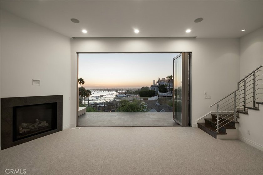 Perched on the coveted Corona del Mar bluff, this exceptional - photo 5