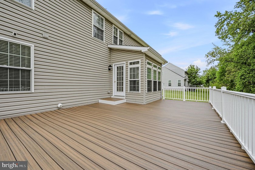 One Owner, 4 Bedroom, 2..5 Bath, 2 story home with over 2200 sq - photo 18