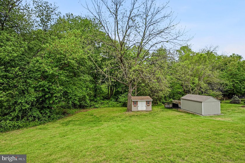 One Owner, 4 Bedroom, 2..5 Bath, 2 story home with over 2200 sq - photo 19