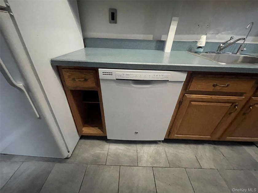 One Bedroom unit located on the first floor with large living - photo 6