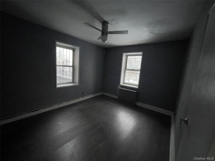 One Bedroom unit located on the first floor with large living - photo 7