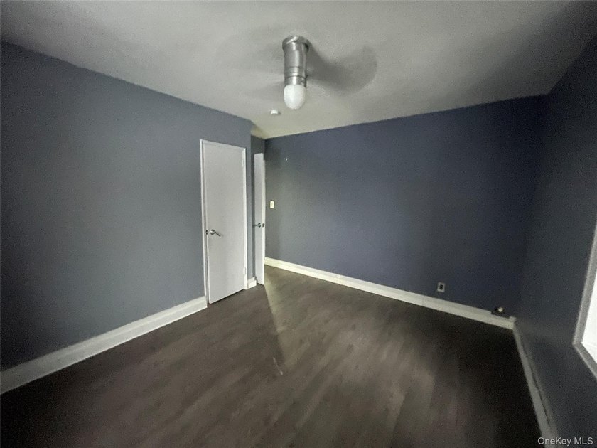 One Bedroom unit located on the first floor with large living - photo 8