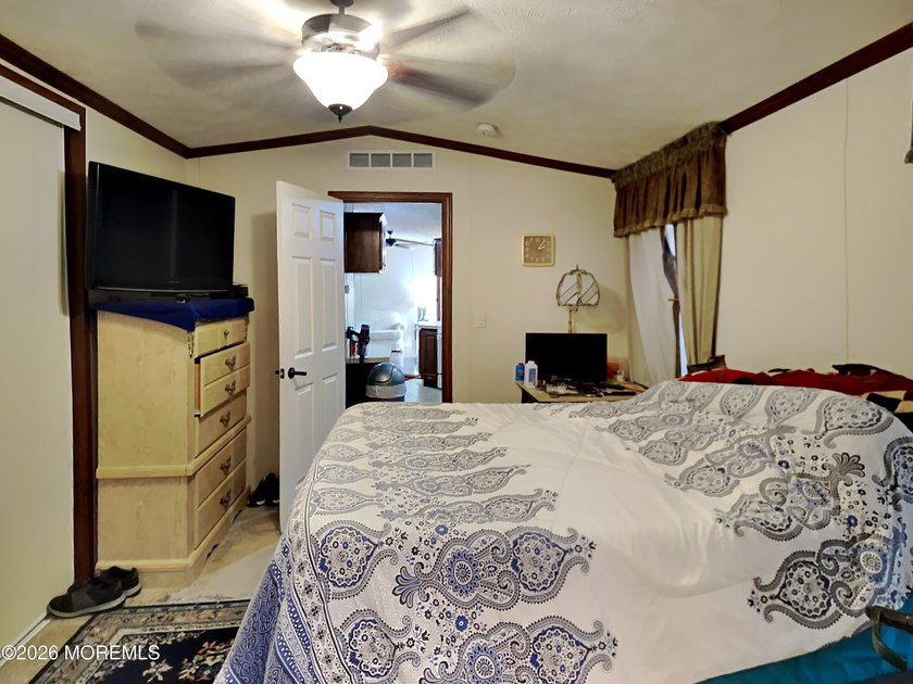 Beautiful 2-bedroom, 2-full-bath Skyline model home located in - photo 11