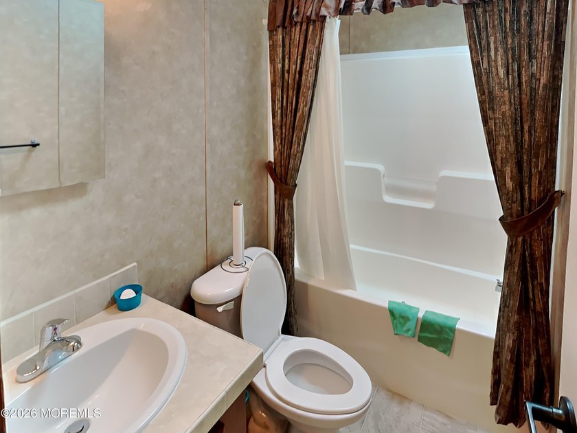 Beautiful 2-bedroom, 2-full-bath Skyline model home located in - photo 17