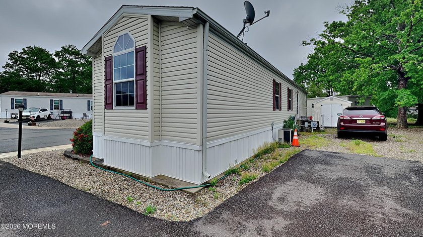 Beautiful 2-bedroom, 2-full-bath Skyline model home located in - photo 19