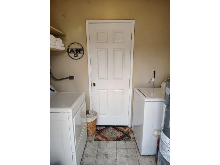 Excellent investment opportunity in Deerfield Beach. This homes - photo 11