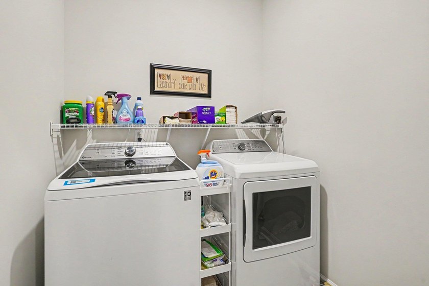 Welcome to this beautifully appointed 3-bedroom, 2-bath home - photo 23