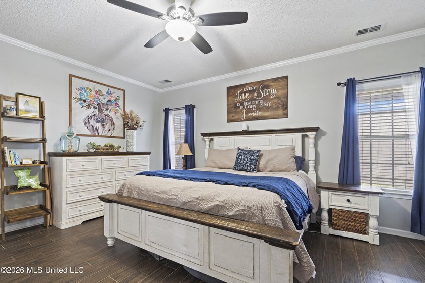 Welcome to 1211 Cross Creek E Drive in Hernando, where comfort - photo 12