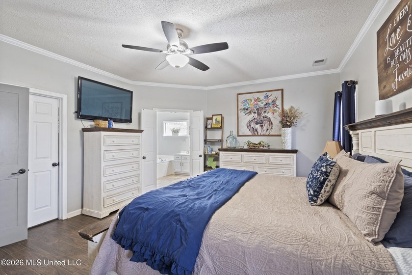 Welcome to 1211 Cross Creek E Drive in Hernando, where comfort - photo 13