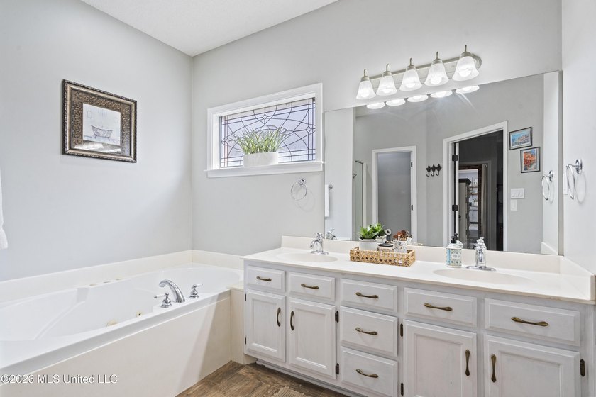 Welcome to 1211 Cross Creek E Drive in Hernando, where comfort - photo 14