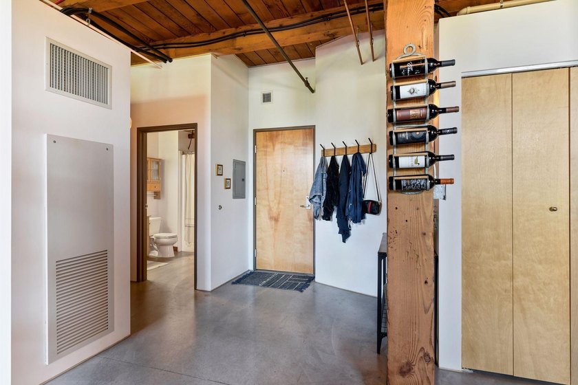 Welcome to your new home at the historic 1913 Calumet Building! - photo 14