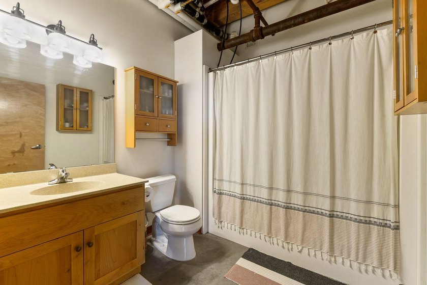 Welcome to your new home at the historic 1913 Calumet Building! - photo 15