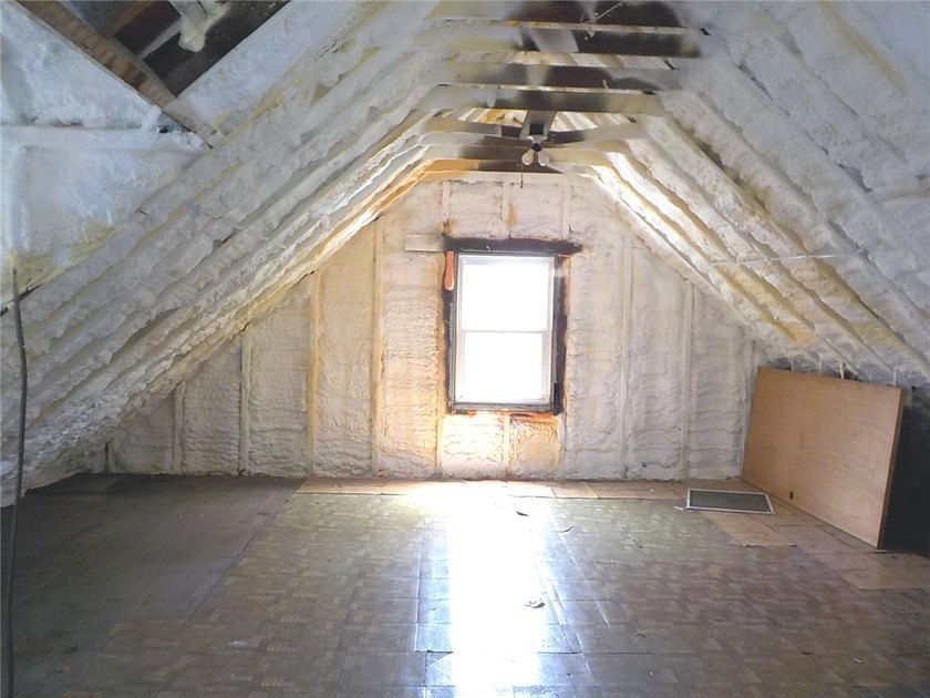 Looking for your next exciting project! This colonial style home - photo 16