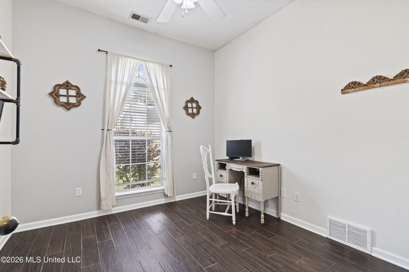 Welcome to 1211 Cross Creek E Drive in Hernando, where comfort - photo 16
