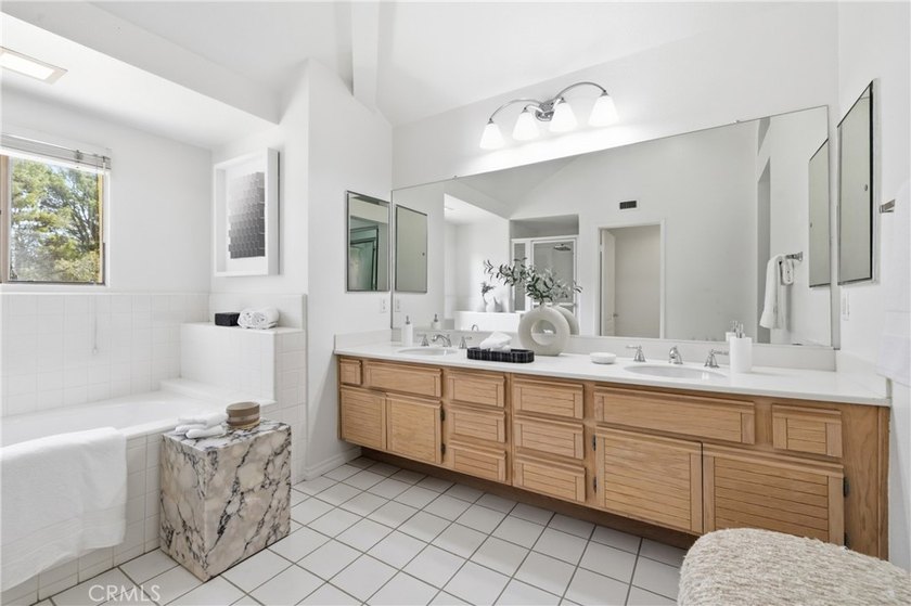 Welcome to 909 Muirfield Dr, situated in the heart of Newport - photo 16