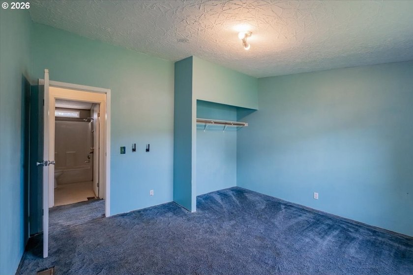 BRAND NEW ROOF, HEAT PUMP &amp; CARPET! This 3-bed, 2-bath MFH on a - photo 26